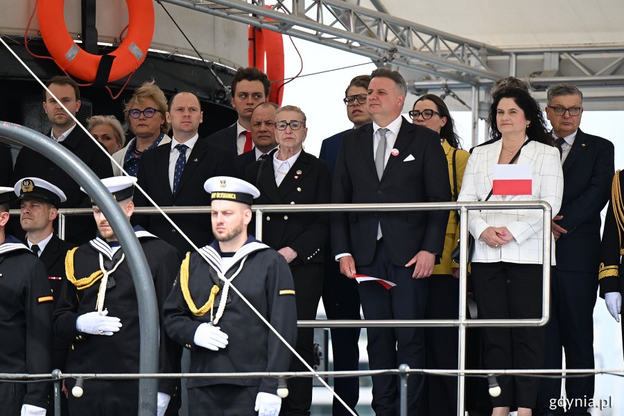 Na zdjęciu (od lewej) m.in.: radny Norbert Anisowicz, radna Teresa Bysewska, poseł Rafał Siemaszko, posłanka Henryka Krzywonos-Strycharska, poseł Michał Kowalski, posłanka Wioleta Tomczak, posłanka Dorota Arciszewska-Mielewczyk (fot. Michał Puszczewicz)