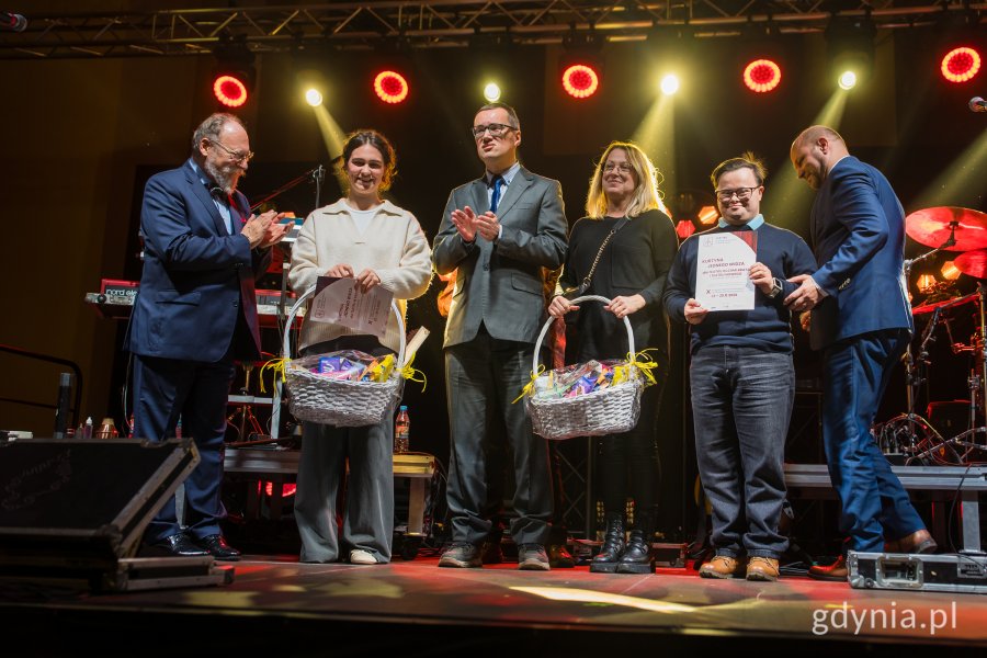 Gala finałowa X edycji Przeglądu Teatrów Amatorskich „Kurtyna” w gdyńskim Małym Kacku (fot. Paweł Budziński)