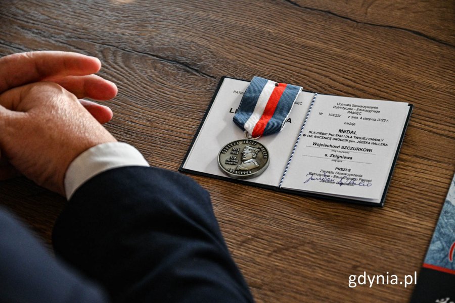 medal „Dla Ciebie Polsko i dla Twej chwały w 150. rocznicę urodzin gen. Józefa HALLERA” (fot. Michał Sałata)