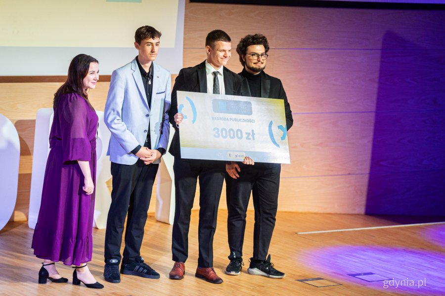 Nagroda Publiczności dla Krzysztofa Tomalaka i Damiana Frankiewicza. Gala finałowa Konkursu Explory w centrum konferencyjnym PPNT Gdynia (fot. Kamil Złoch)
