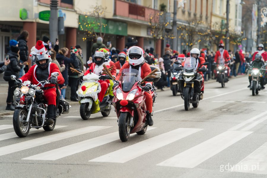 Przejazd przez Gdynię w ramach 23. edycji akcji &bdquo;Mikołaje na motocyklach&rdquo; (fot. Paweł Budziński)
