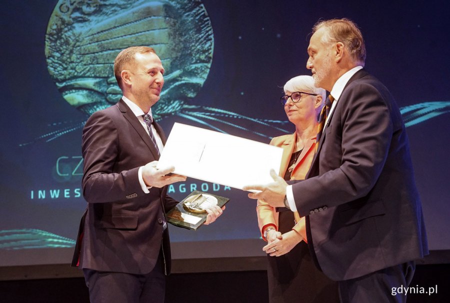 Nagrodę Czas Gdyni w kategorii Inwestycje odbiera prezes Zarządu Morskiego Portu Gdynia S.A. Jacek Sadaj.
