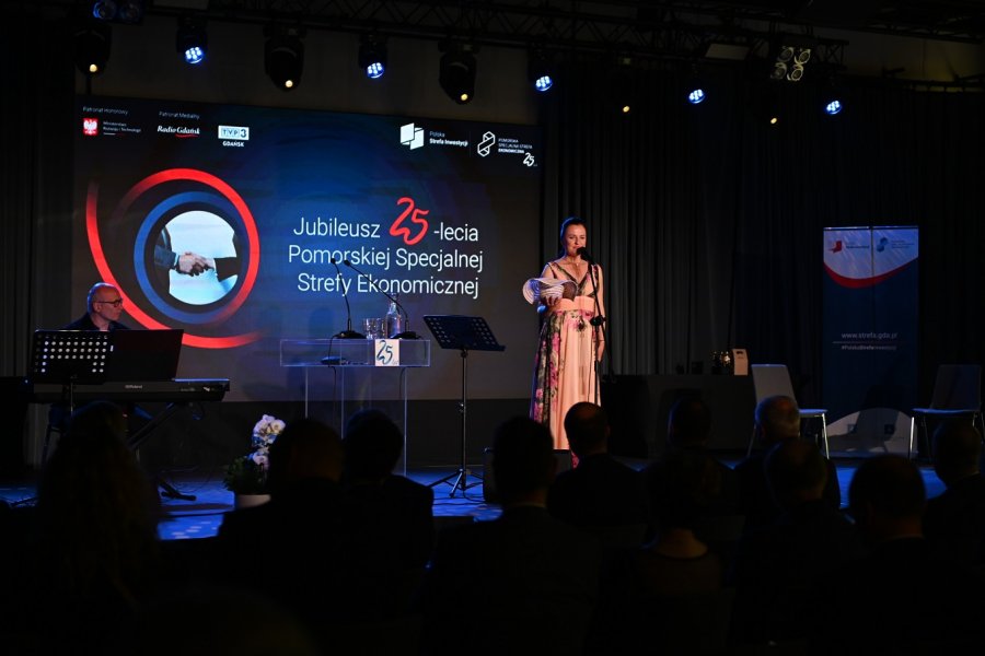Koncert Agnieszki Babicz podczas gali z okazji 25-lecia Pomorskiej Specjalnej Strefy Ekonomicznej // fot. materiały prasowe PSSE