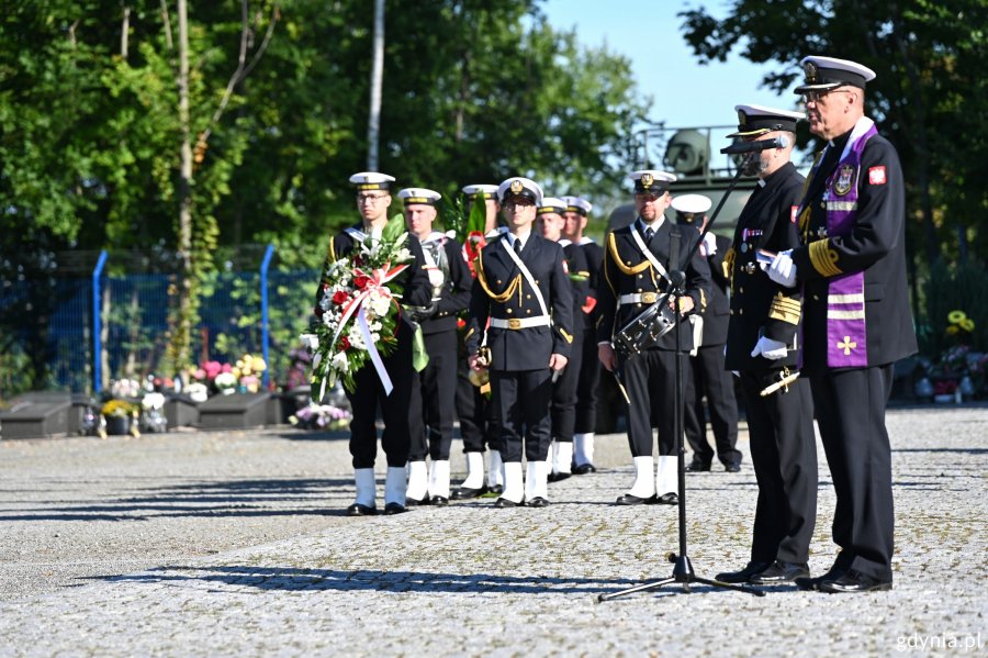 Uroczystości z okazji Święta Wojska Polskiego na Cmentarzu Marynarki Wojennej