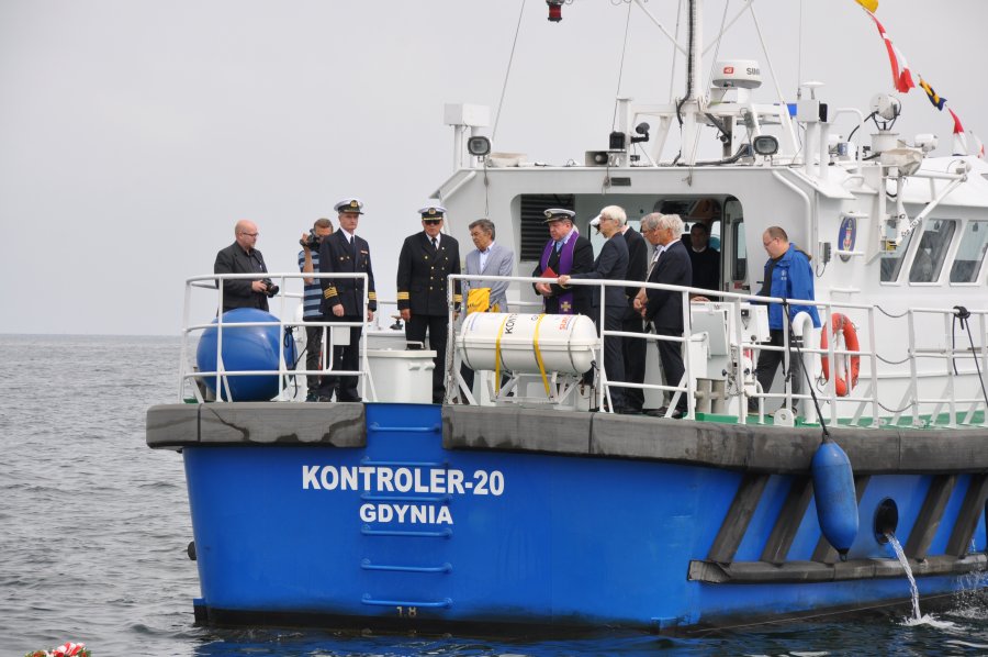 Złożenie wieńców na morzu w hołdzie tym co odeszli na wieczną wachtę