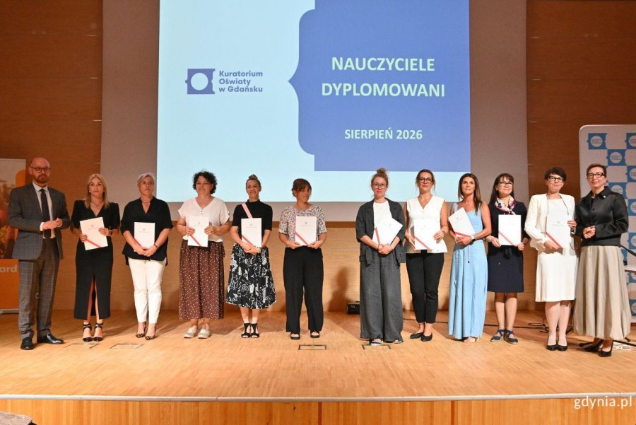Nauczycielki i nauczyciele dyplomowani (fot. Magdalena Starnawska)
