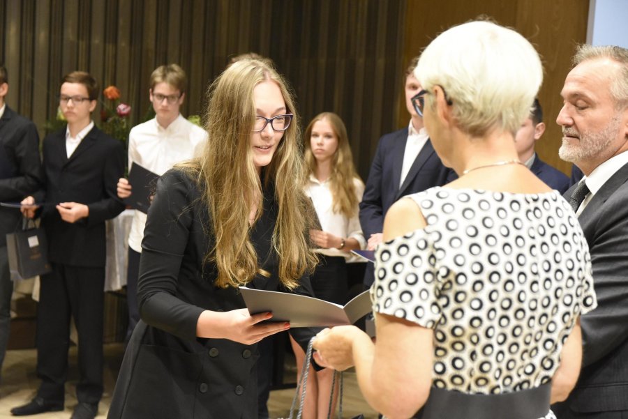 Najlepsi gdyńscy gimnazjaliści wyróżnieni // fot. Lechosław Dzierżak