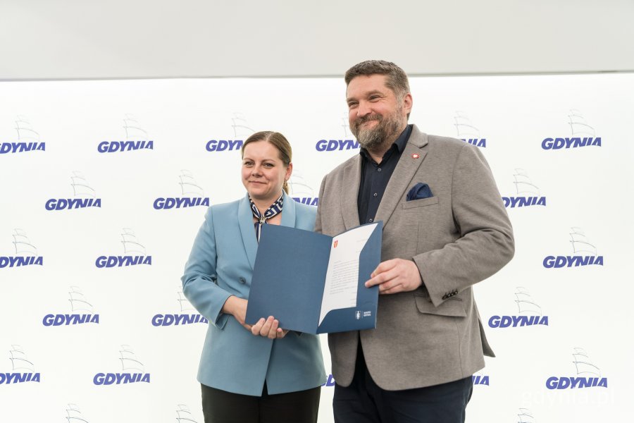 Na zdjęciu: Aleksandra Kosiorek, prezydent Gdyni i Tadeusz Szemiot, przewodniczący Rady Miasta (fot. Paweł Budziński)