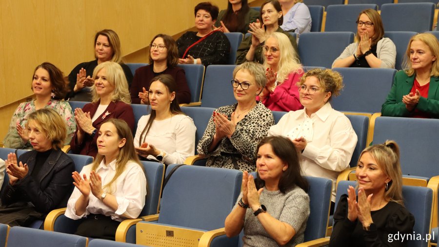 Uroczystość wręczenia akt&oacute;w mianowania w Szkole Muzycznej I i II stopnia im. Noskowskiego (fot. Katarzyna Balcerzak) 