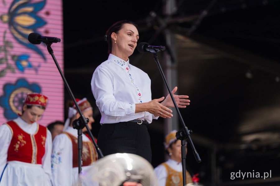 Na scenie Beata Rutkiewicz, wojewoda pomorska