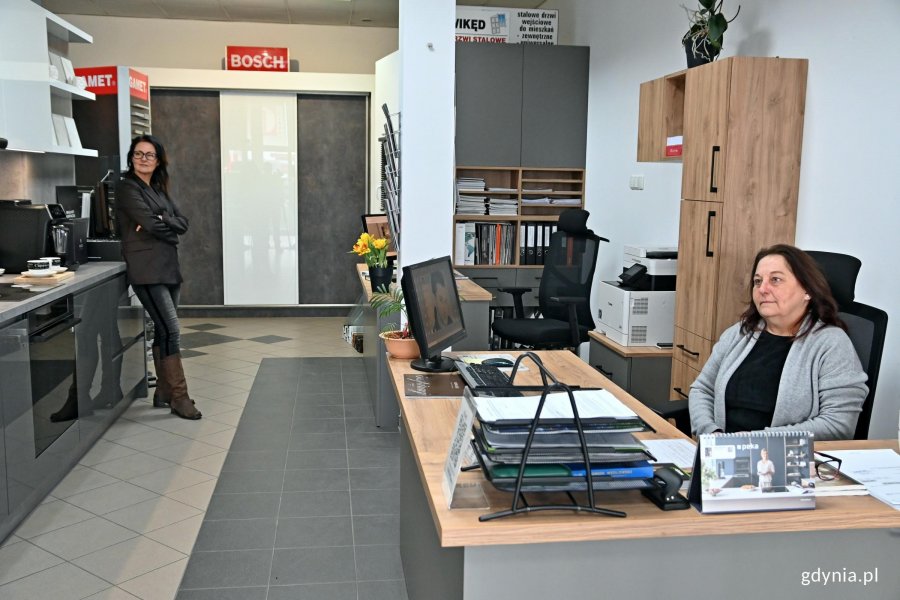 Pracownice firmy Okland w salonie przy ul. Unruga 11 