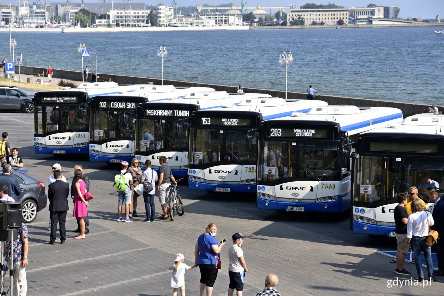 Prezentacja nowych midibusów na skwerze Arki Gdynia, fot. Kamil Złoch