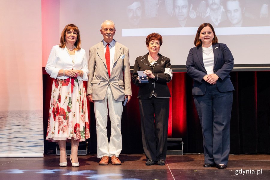 Bohaterowie Sierpnia '80 odebrali wyr&oacute;żnienia (fot. Karol Stańczak)