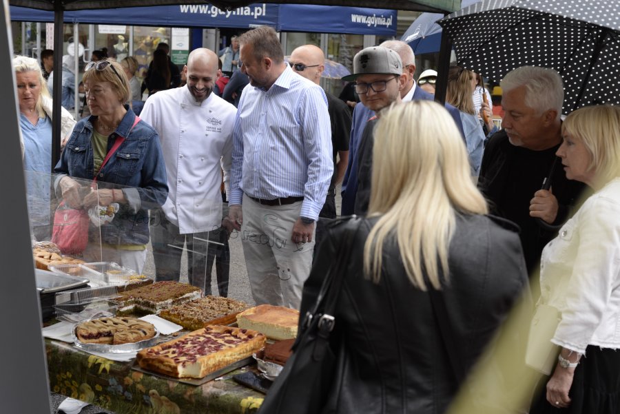 Festiwal „Kulinarna Świętojańska”. Stoiska odwiedził również Marek Łucyk - wiceprezydent Gdyni / fot. B. Ponikiewski/Szlak Kulinarny Centrum Gdyni