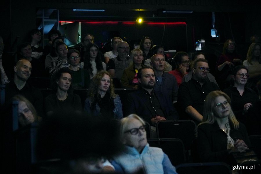 Uczestnicy festiwalu Nordic Talking zgromadzeni w Konsulacie Kultury 