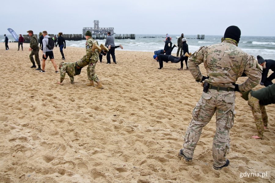 Odważny trening na plaży w Babich Dołach // fot. Paweł Kukla