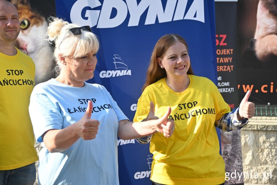 Na zdj. m.in. (od prawej): prezydent Gdyni Aleksandra Kosiorek i Ewa Gebert, prezes Stowarzyszenia OTOZ Animals