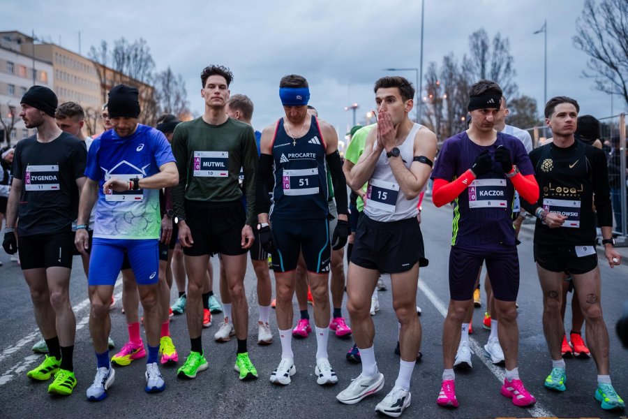 Zawodnicy przed startem (fot. Karol Stańczak)