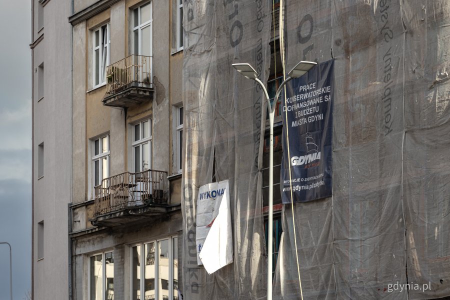 Prace remontowe dotowane przez miasto – budynek przy ul. Portowej 7 (fot. Kamil Złoch)
