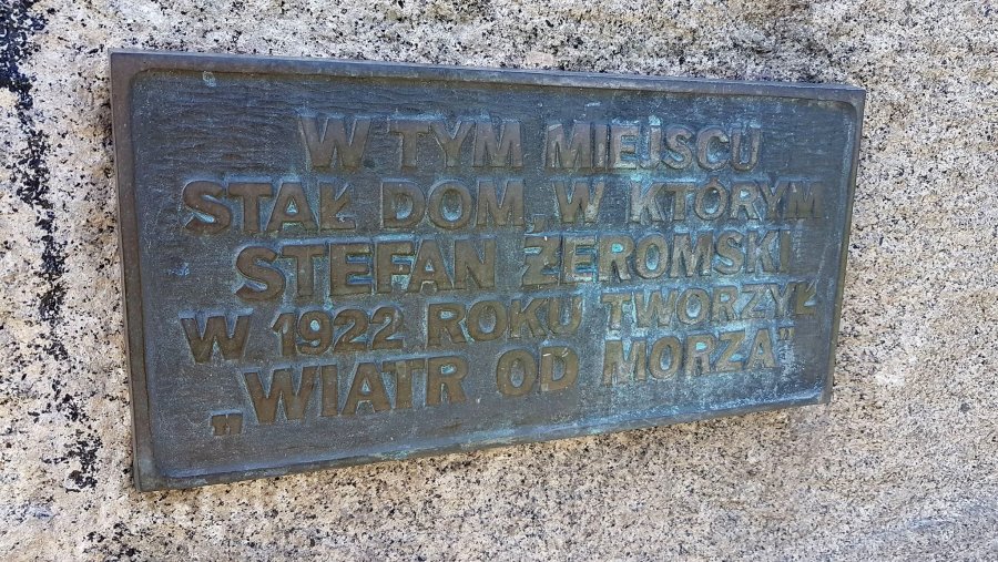 Treść tablicy na pomniku Stefana Żeromskiego / fot. Lechosław Dzierżak