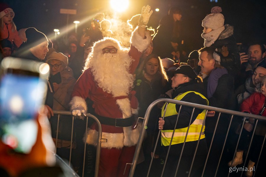Gdyńskie mikołajki w muszli koncertowej na placu Grunwaldzkim (fot. Kamil Złoch)