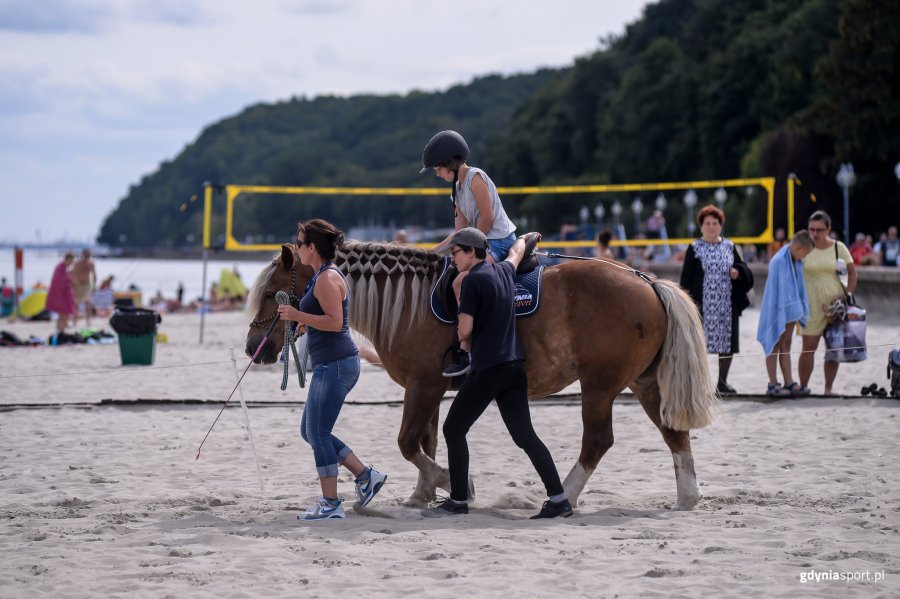 Festyn „Pożegnanie wakacji” na plaży miejskiej w Gdyni // fot. Dawid Linkowski