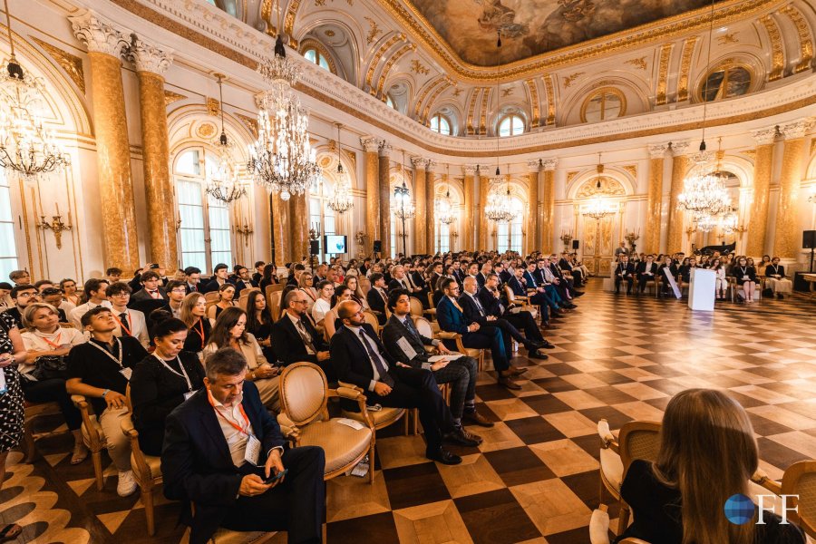 Wnętrze Zamku Królewskiego w Warszawie podczas uroczystej gali