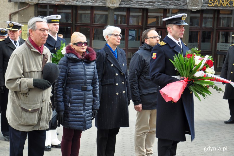 W uroczystościach wzięli udział: przewodnicząca gdyńskiej Rady Miasta Joanna Zielińska, wiceprzewodniczący Rady Miasta Gdyni Andrzej Bień oraz radni miasta Elżbieta Sierżęga i Zenon Roda // fot. Paweł Kukla