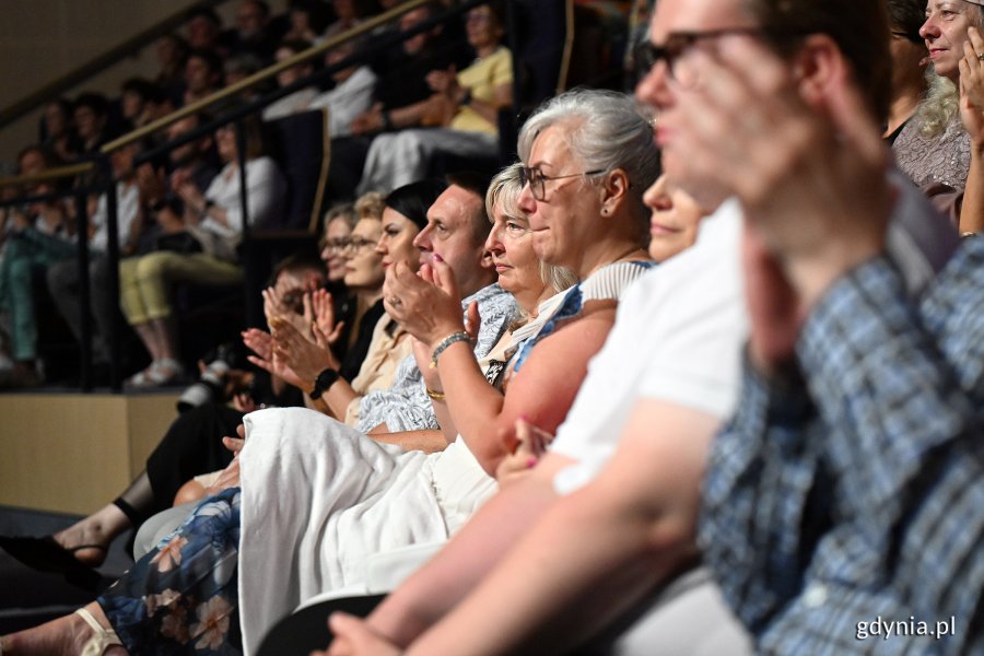 Publiczność na widowni Teatru Muzycznego