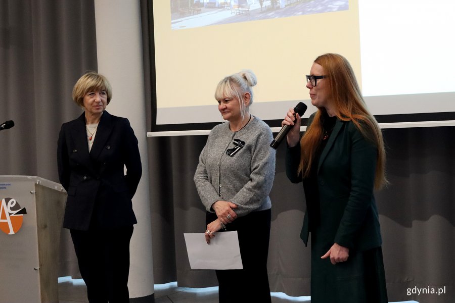 Spotkanie w ZSA-E w Gdyni, na zdjęciu od lewej dyrektorka ZSAE Anna Marlewska, naczelniczka Wydziału Edukacji Iwona Tanewska, doradczyni zawodowa Katarzyna Abramowicz.  (fot. Katarzyna Balcerzak)