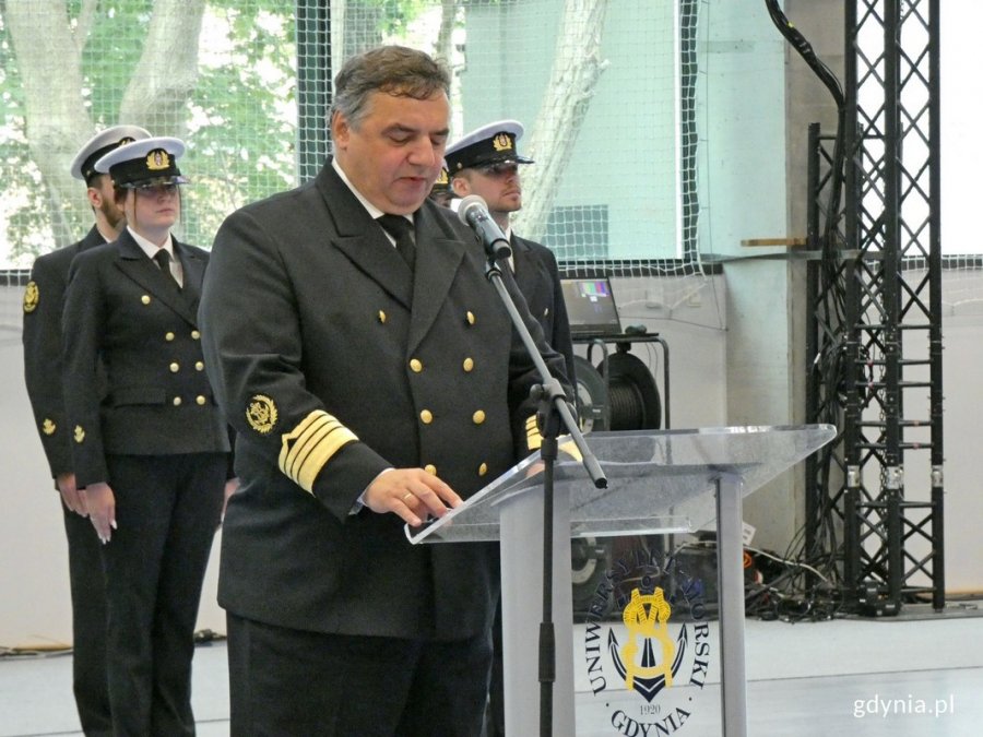 prof. dr hab. inż. kpt. ż. w. Adam Weintrit – rektor Uniwersytetu Morskiego w Gdyni przemawiający podczas otwarcia Centrum Sportu i Rekreacji Uniwersytetu Morskiego