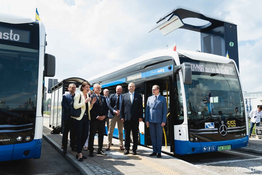 Inauguracja nowych elektrobusów marki Mercedes-Benz przy Muzeum Emigracji w Gdyni, fot. Kamil Złoch