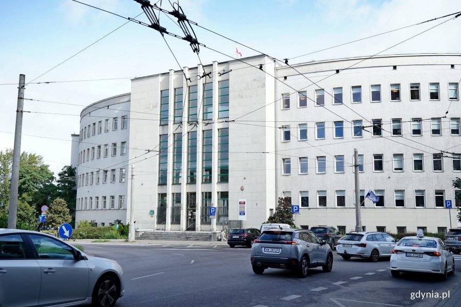 Budynek Sądu Rejonowego w Gdyni to jeden z punkt&oacute;w na szlaku UNESCO