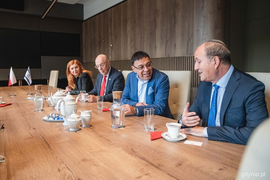 Yechiel Lasry, Burmistrz Ashdod oraz Simon Katznelson, Wiceburmistrz Ashdod, a także Oscar Kazanelson, Przewodniczący Rady Nadzorczej ROBYG S.A. Fot. Kamil Złoch
