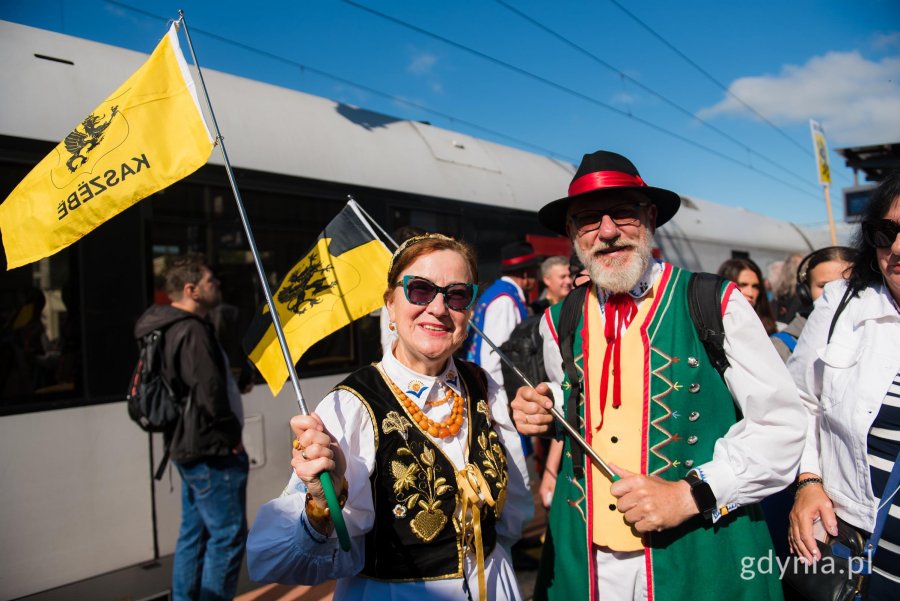 Kaszubi przyjeżdżali z całego regionu m.in. pociągami Transcassubia z Helu oraz Chojnic (fot. Paweł Budziński)