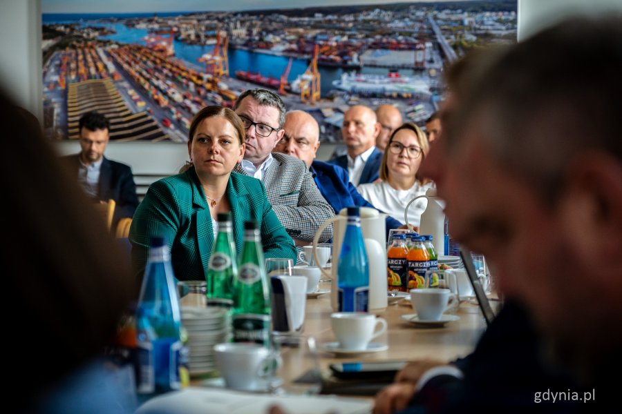 Posiedzenie sejmowej Komisji Infrastruktury w Porcie Gdynia – prezydent Gdyni Aleksandra Kosiorek (fot. Kamil Złoch)