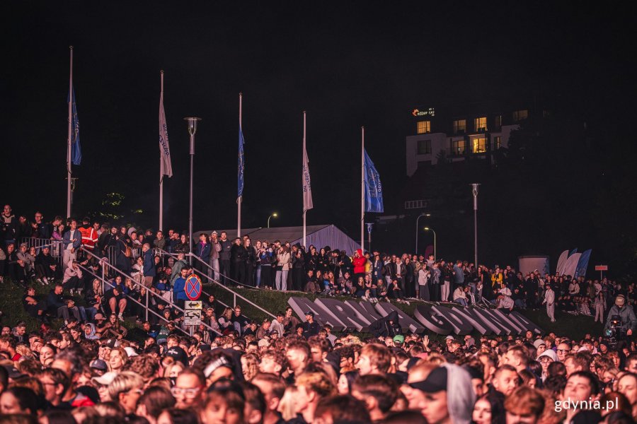 Publiczność na Skwerze Arki Gdynia (fot. Karol Makurat)