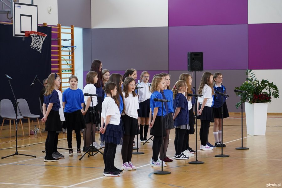 Występ uczni&oacute;w SP nr 18 w Gdyni 