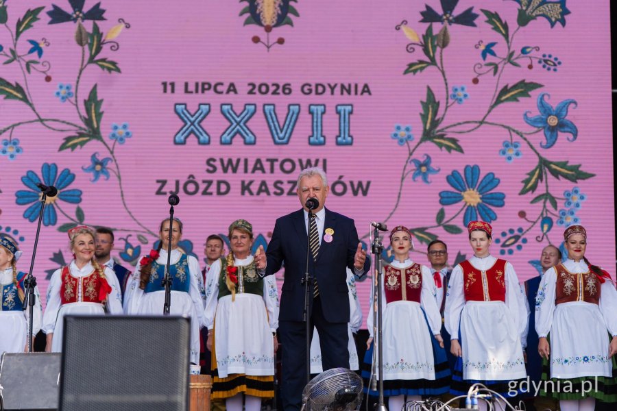 Na scenie senator Kazimierz Kleina