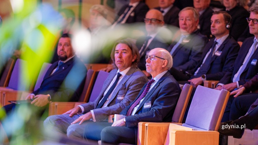 Uczestnicy 23. Forum Gospodarki Morskiej w Gdyni. Na zdj. m.in. Janusz Lewandowski, ekonomista i europoseł 