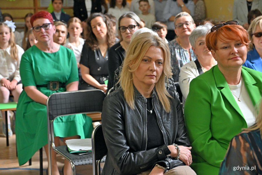 Uczestnicy uroczystości z okazji 65-lecia Szkoły Podstawowej nr 26 w Gdyni