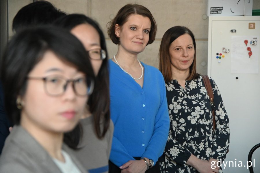 Na zdj. wiceprezydentka Katarzyna Gruszecka-Spychała (druga z prawej) i Justyna Patyk z Centrum Obsługi Inwestora ‘Invest in Gdynia’ (pierwsza z prawej)