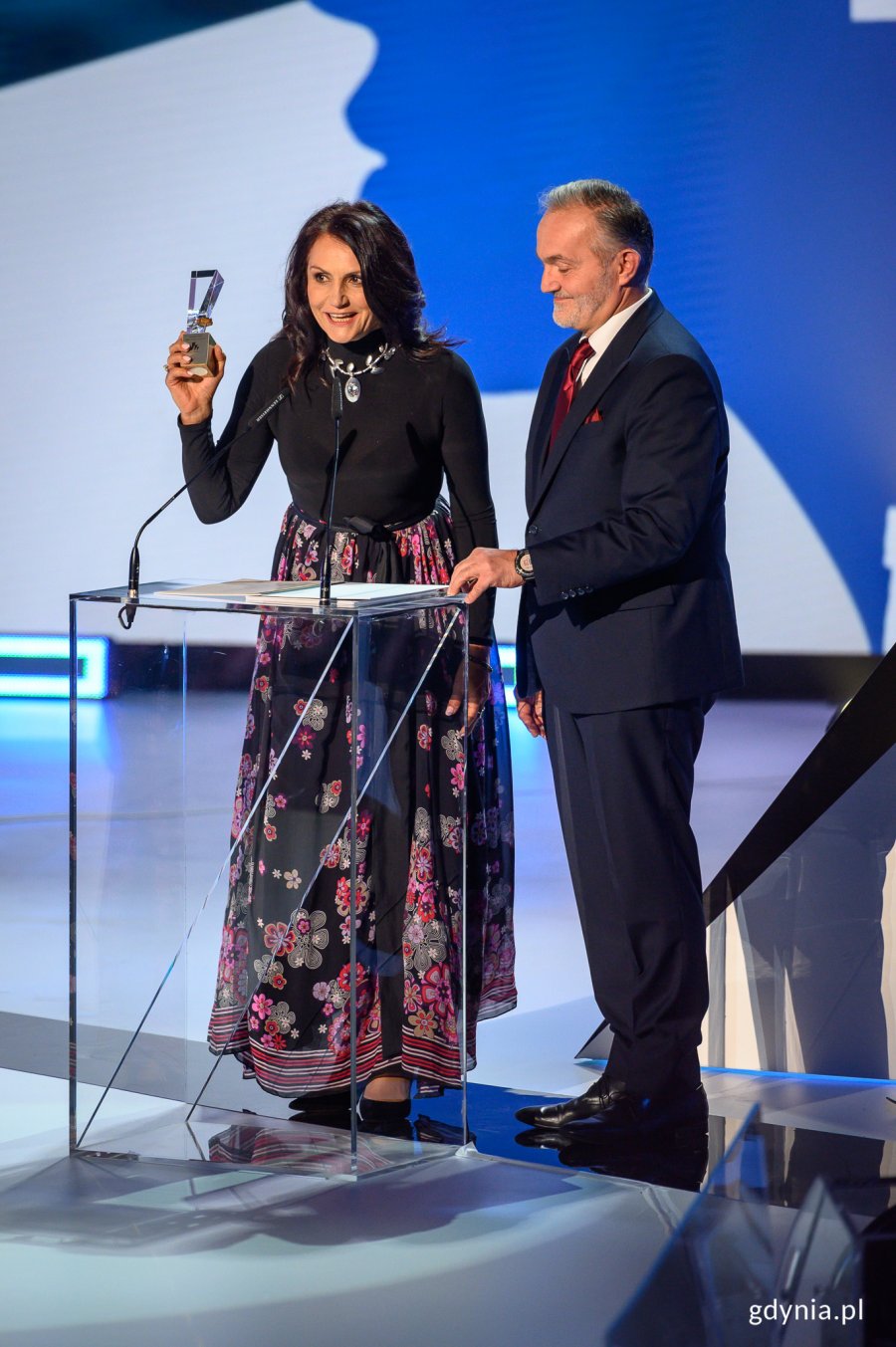 Nagrodę za debiut aktorski wręczyli: prezydent Wojciech Szczurek i aktorka Małgorzata Pieczyńska // fot. Dawid Linkowski