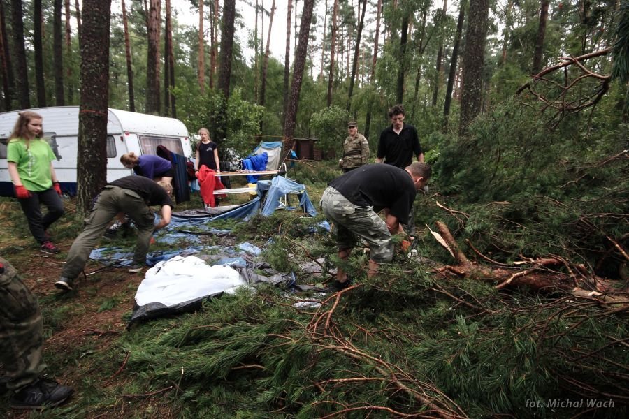  Harcerski Obóz w Czernicy po nawałnicy z 11.08 // fot.  Michał Wach 
