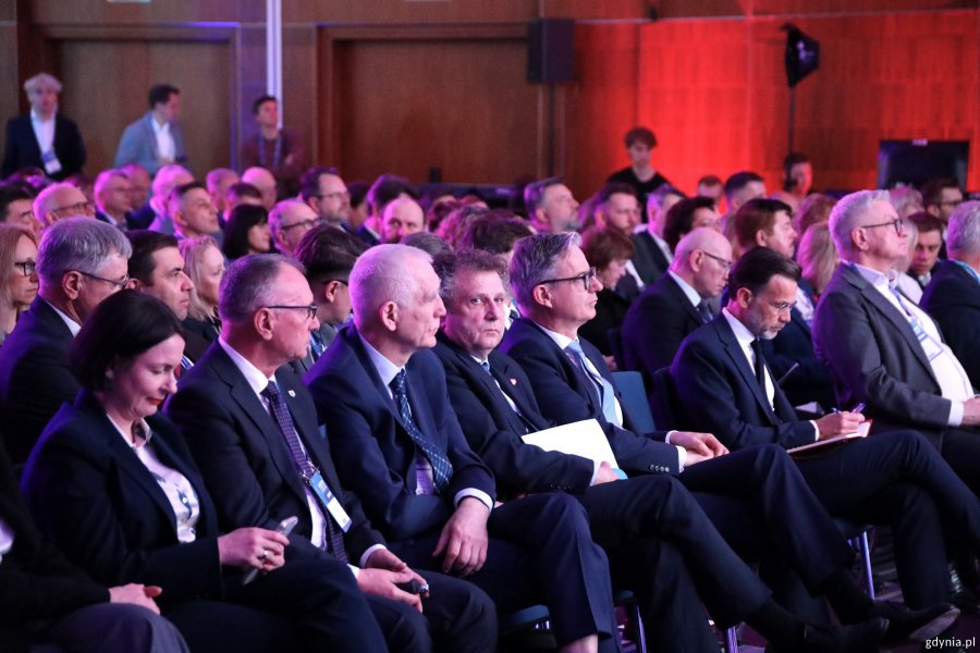 Na widowni siedzą m.in.: Jacek Karnowski, wiceminister Funduszy i Polityki Regionalnej