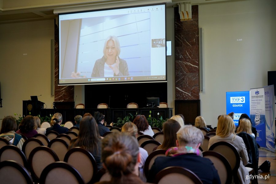 dr hab. Justyna Nawrot podczas prelekcji na 3. Konwencji Kobiet Branży Morskiej