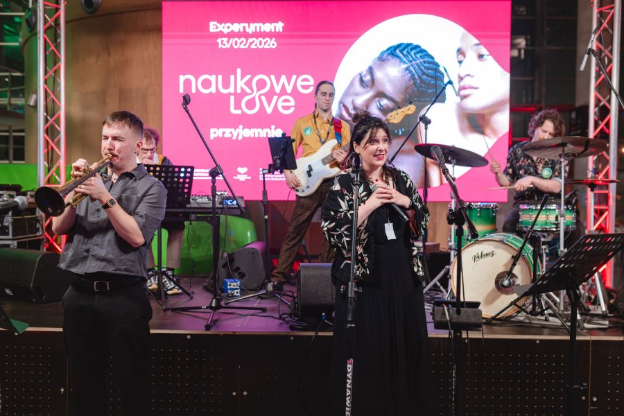 Zesp&oacute;ł Boskie Ciałko Project podczas występu