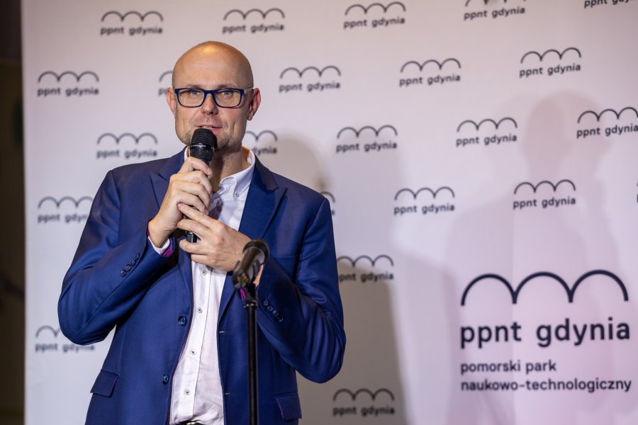 Wiceprezydent Gdyni Bartłomiej Austen przemawia podczas gali
