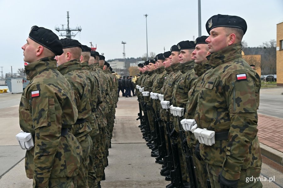 Kompania Reprezentacyjna Marynarki Wojennej podczas uroczystego pożegnania fregaty ORP „Gen. T. Kościuszko” // fot. Magdalena Czernek