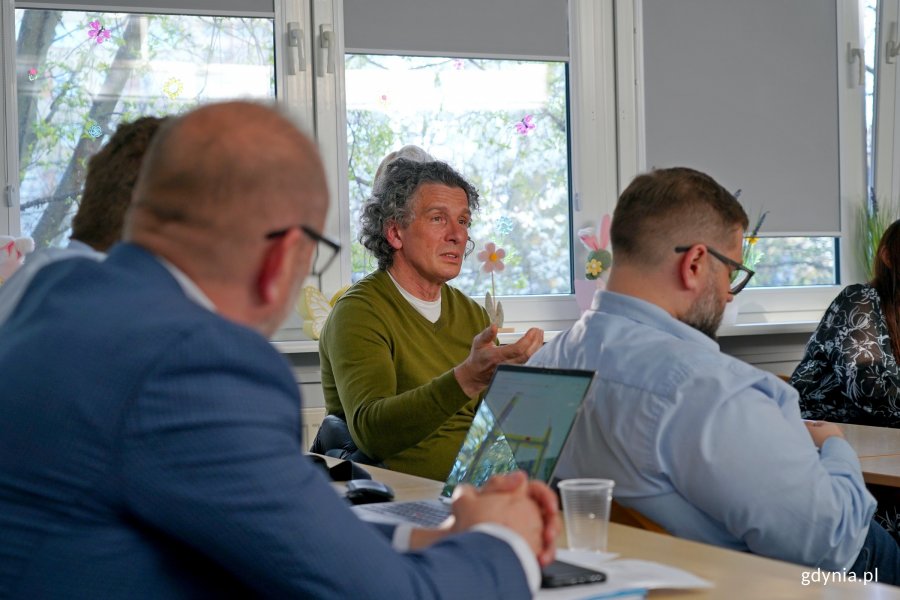 Andrzej Chorab i Paweł Grabowski, radni dzielnicy Śr&oacute;dmieście, podczas sesji 